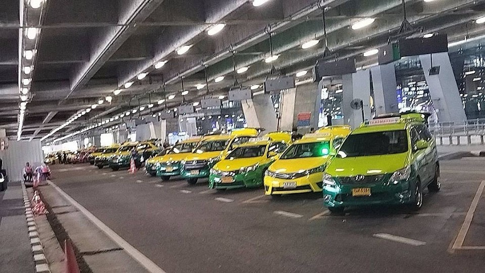 บริการรถรับส่งสนามบิน